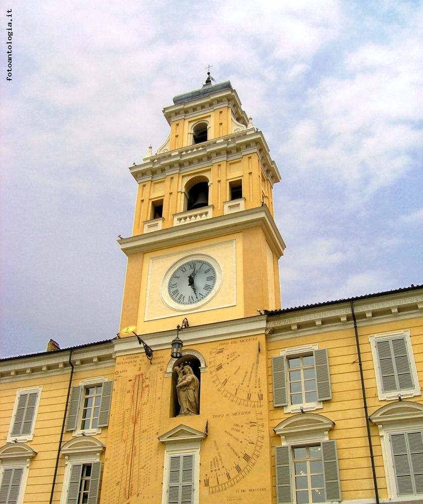 Parma. Nuvole sul Palazzo del Governatore