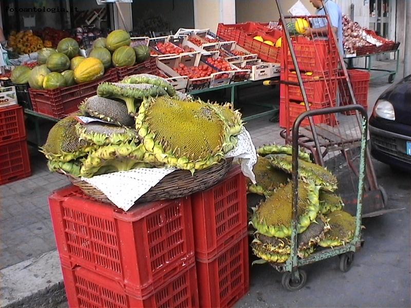 Girasoli e mercato siciliano