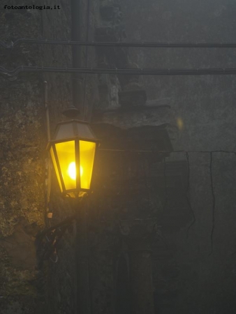 lampione nella nebbia