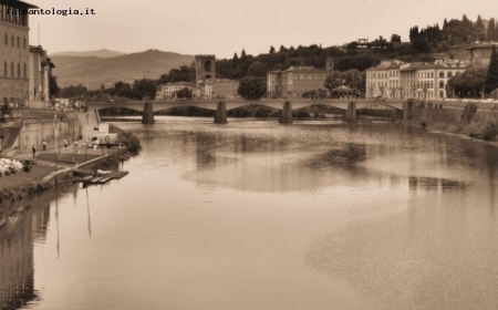 vista dal ponte vecchio a Firenze