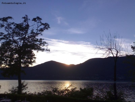 Tramonto sul lago