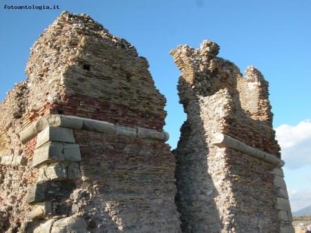 Torre Flavia in rovina