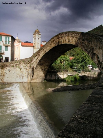 Dolceacqua. Chiesa di San Filippo