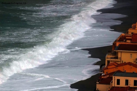 mareggiata a Varigotti