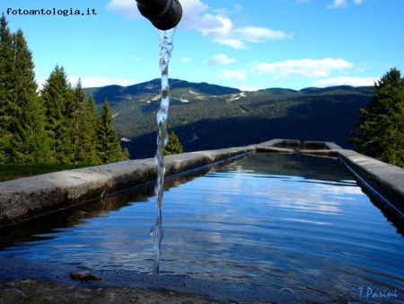 ...LO SPECCHIO NELLA FONTANA...