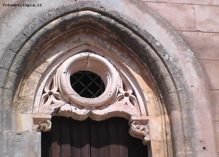 Custonaci - particolare di antica finestra