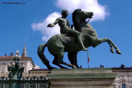 Torino - Statue del Palazzo Reale