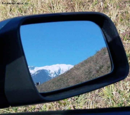 Montagna in uno specchio