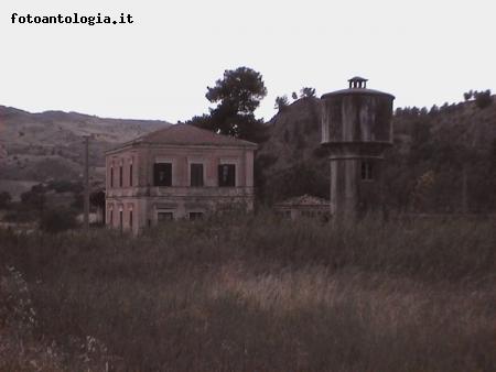 Sicilia - Ruderi di una linea ferroviaria