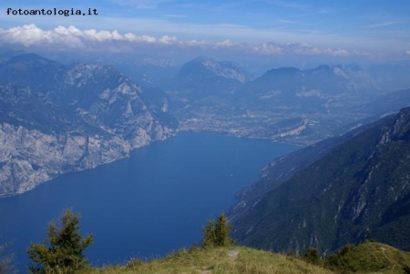 vista del lago di garda dal monte baldo