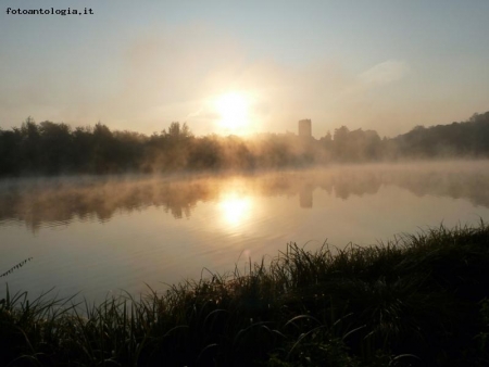 ...alba sul fiume...