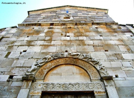 La facciata della cattedrale