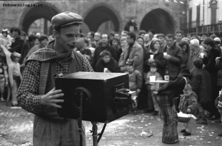 Grande foto in piazza