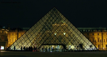 La Piramide del Louvre