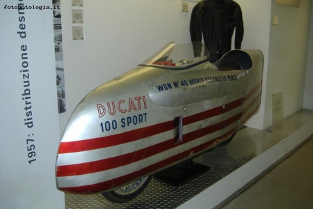 Museo DUCATI - Una moto da record - 1957