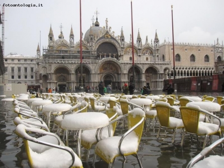 venezia, l,acqua alta e ... la neve