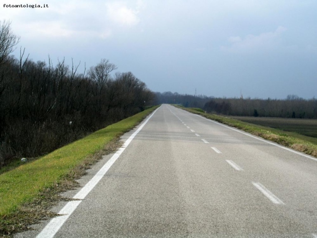 Lunga e dritta correva la strada