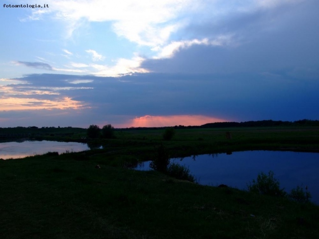 Tramonto su laghetti