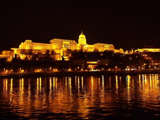 Budapest di Notte dal Danubio