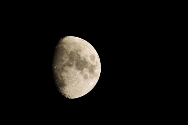 Moon 21.16 pm