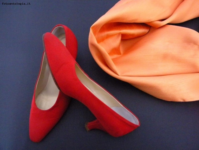 scarpe rosse e sciarpa 1