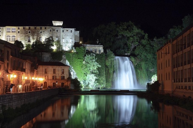 Cascata di notte