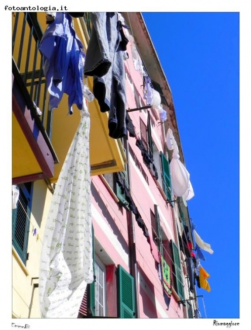 Colori al vento Per le vie di Riomaggiore
