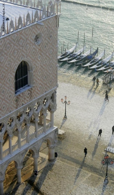 i tetti di venezia, la neve e palazzo ducale 