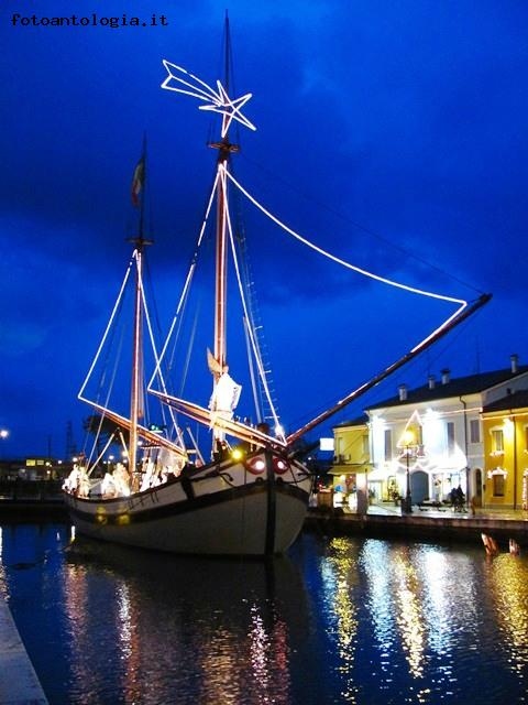 Cesenatico di sera, il canale. 