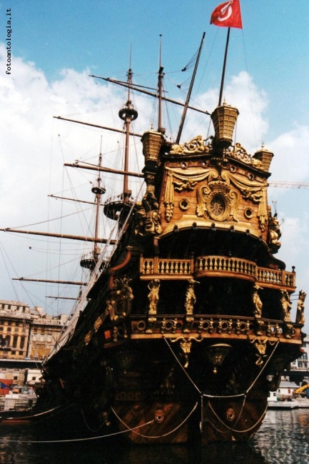 Pirati al porto di Genova