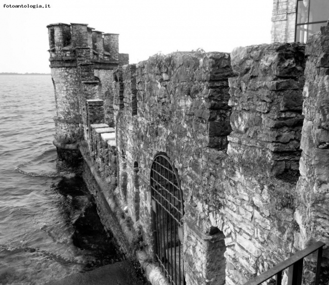 castello sul lago di garda