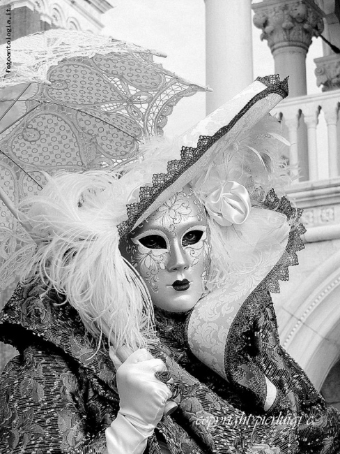 carnevale 2011, lo sguardo dietro il colore ....