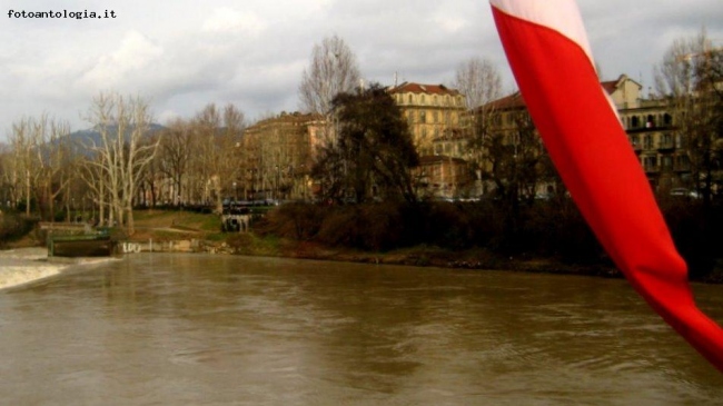 La bandiera sul ponte