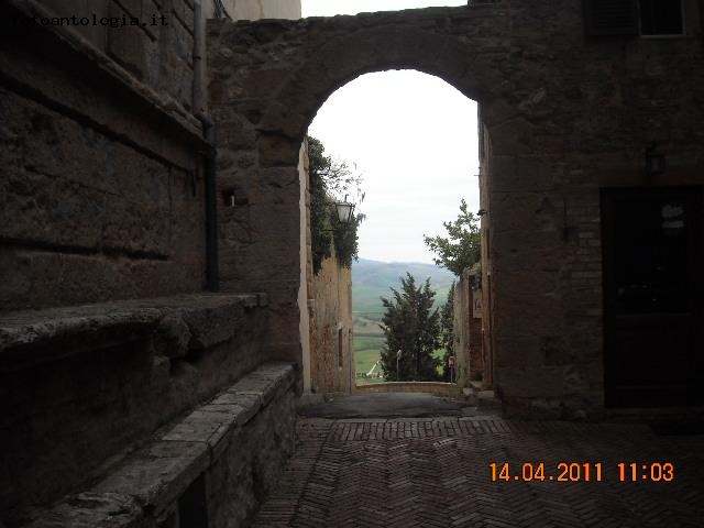 oltre l'arco