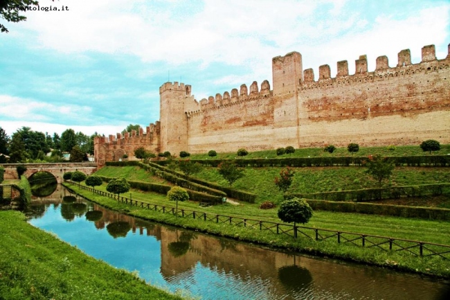 Cittadella, il fossato e la cinta muraria