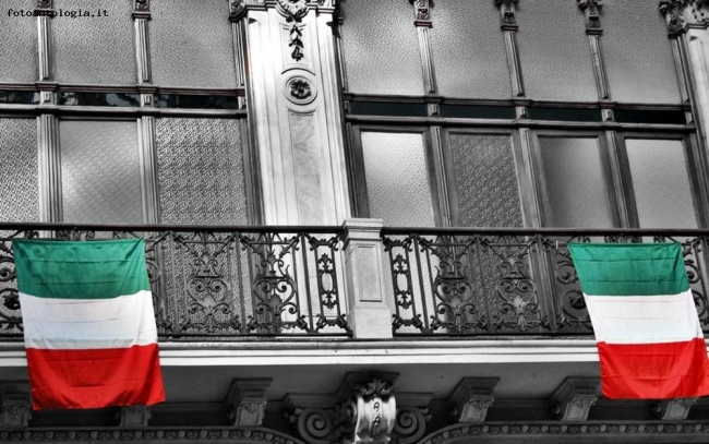Per la serie...tricolore al balcone
