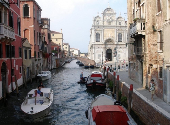 UN SESTIERE POCO TURISTICO...