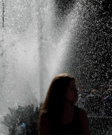 ragazza, fontana,bottiglia