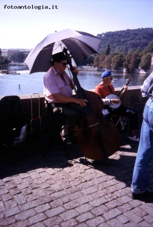 Praga - Artisti di strada su Ponte San Carlo