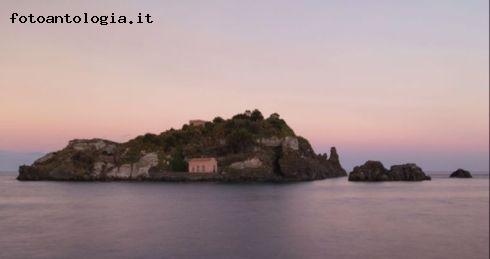 l'isola lachea al tramonto