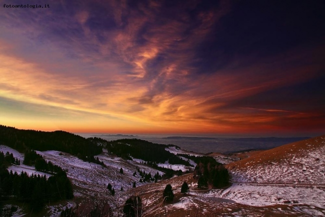 Sorgere del Sole visto dalla cima del Monte Grappa