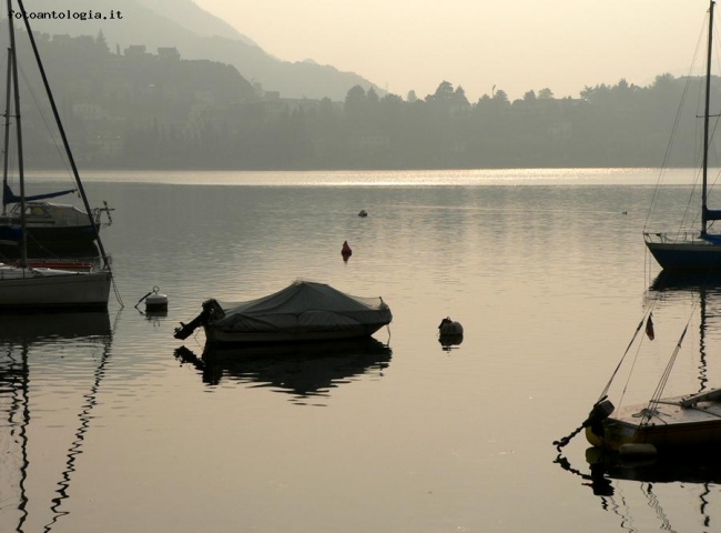 Calma piatta sul lago