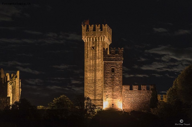 Castello di Valeggio sul Mincio in notturna
