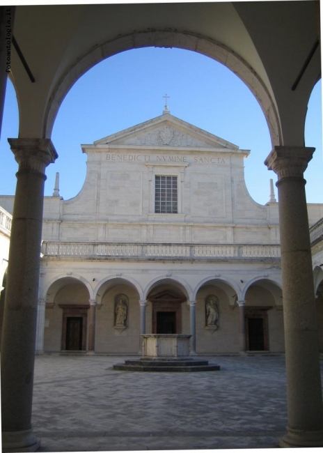 Abbazia Momtecassino,chiostro dei benefattori