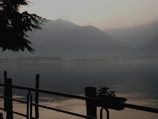 alba sul lago