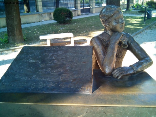 Citt di Caravaggio - Monumento alla scuola libera