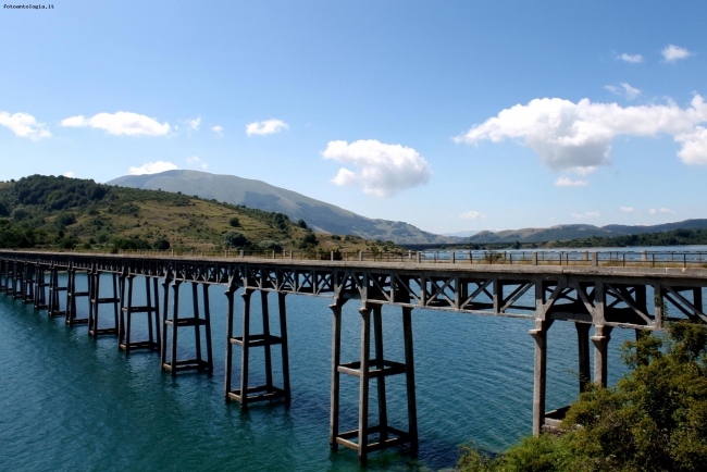 Il ponte sul lago