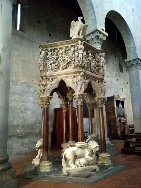 Pistoia - Pieve di S. Andrea - Pulpito di Giovanni Pisano