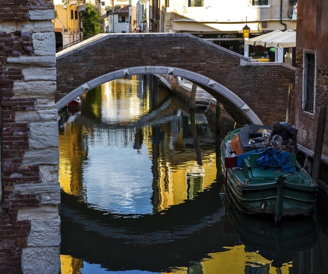 Calli e colori a venezia