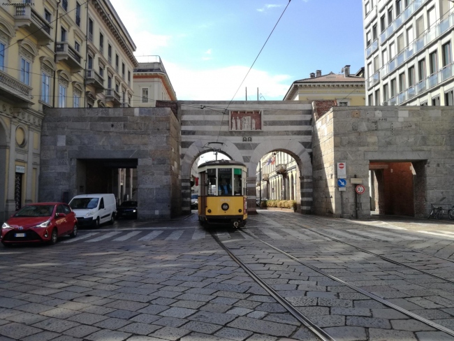 Milano -  Porta Nuova vista da Piazza Cavour 